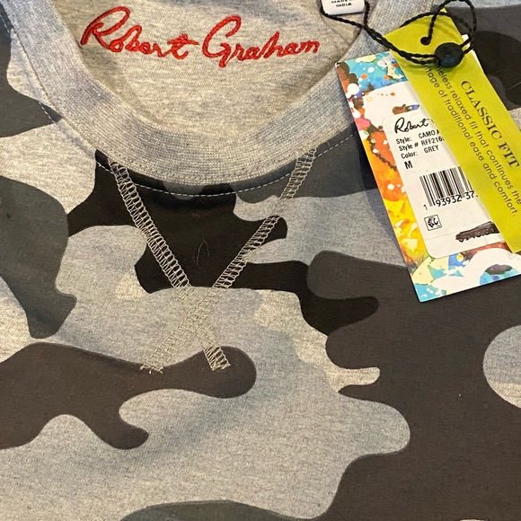 🍁Robert Graham camo sweatshirt. NWT - Picture 3 of 3